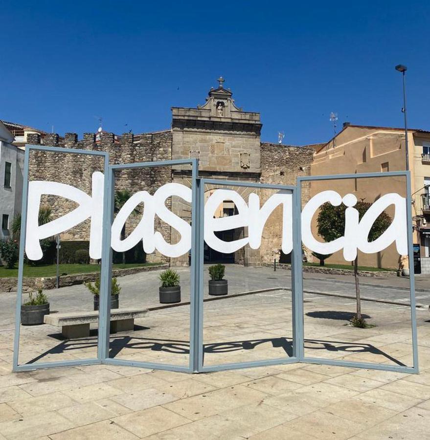 Puerta Del Sol - Plasencia Exteriör bild